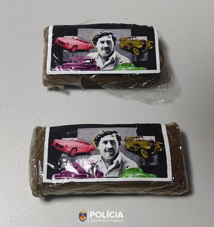 No Vale da Amoreira - Moita Detenção de um indivíduo pelos crimes de tráfico de estupefacientes e condução sem habilitação legal