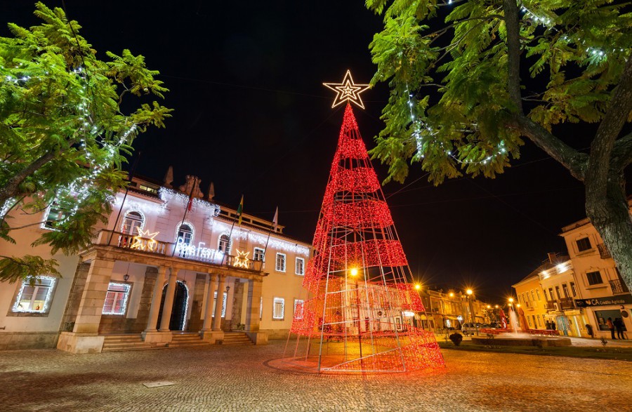 Iniciativas para animar o Natal no concelho da Moita Pai Natal vai a todas as freguesias