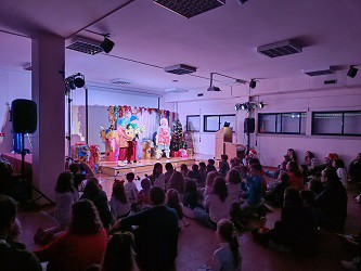BARREIRO - Unidade Local de Saúde do Arco Ribeirinho Cerca de 100 crianças assistiram à peça “Um presente de Natal” da Gatem