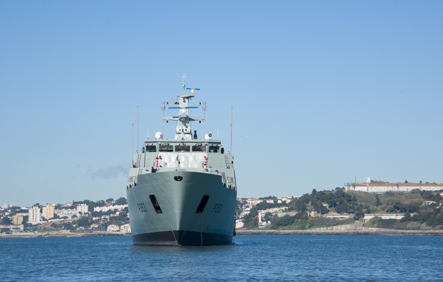 NRP Setúbal atracou esta manhã pela primeira vez na Base Naval de Lisboa no Alfeite em Almada.