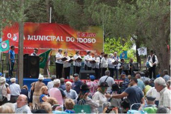 Seixal - Dia Municipal da Pessoa Idosa Centenas de idosos reúnem-se no Parque do Serrado