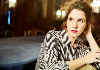 No Teatro Municipal Joaquim Benite em Almada Luísa Sobral apresenta o álbum «Luísa»