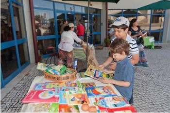 Feira de troca de livros para crianças no Seixal Mercado das histórias