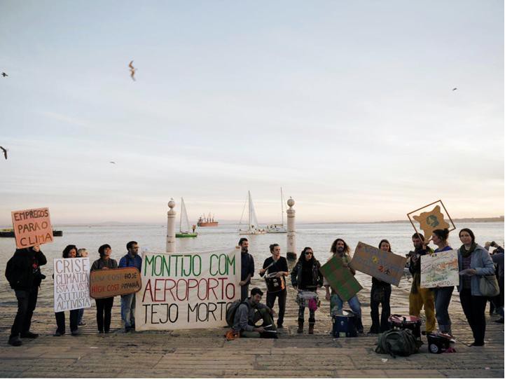Ação com veleiros no Tejo diz não ao projeto do aeroporto no Montijo «Montijo com aeroporto, estuário morto»