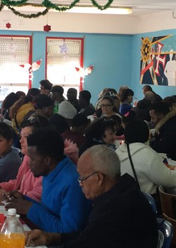 Moita - Festa de Natal Comunitária das Freguesias da Baixa da Banheira e Vale da Amoreira Um almoço comunitário para 300 pessoas