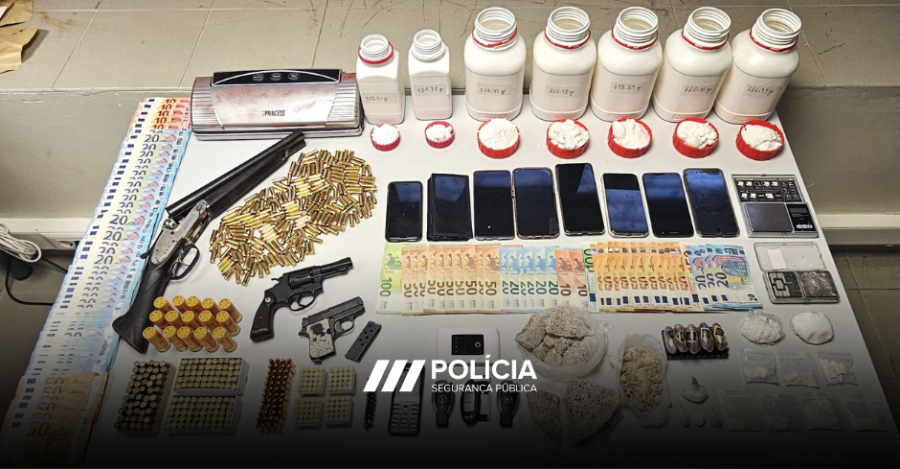 Setúbal – Quatro detenções por tráfico de estupefaciente Apreendidas 3 armas de fogo e 538 munições de diversos calibres