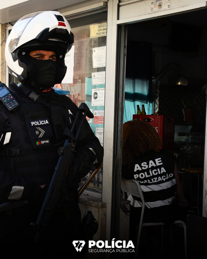 Moita - Em operação de prevenção criminal na Baixa da Banheira PSP encerra preventivamente dois estabelecimentos