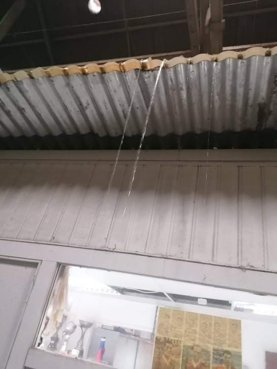 Comissão Sindical do STAL das Autarquias do Barreiro Chove nas instalações do Nicola -o problema são umas «telhazinhas partidas».