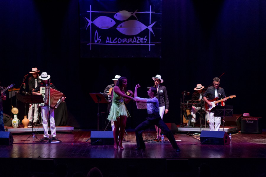 Setúbal - Banda setubalense festejou aniversário com as cerca de 150 pessoas Grupo de música típica Os Alcorrazes apresentou álbum «Velhas Trovas, Novas Modas»