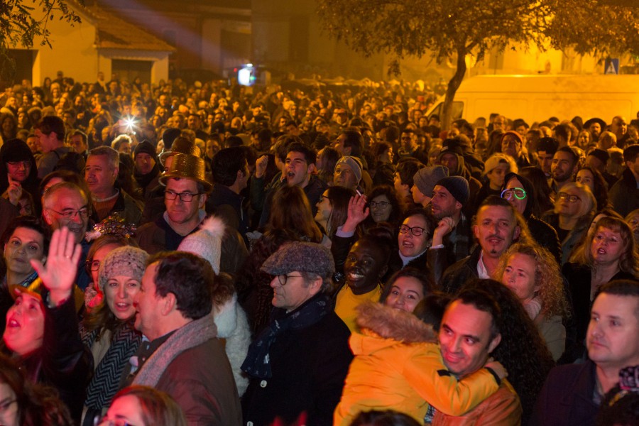 Setúbal - Perto de 40 mil pessoas que marcaram presença Um impressionante fogo de artifício que encheu de luz e cor o Sado durante 12 minutos.