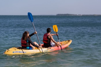 SETÚBAL - Descobrir a modalidade náutica e os encantos da costa setubalense Um passeio de canoagem no rio Sado