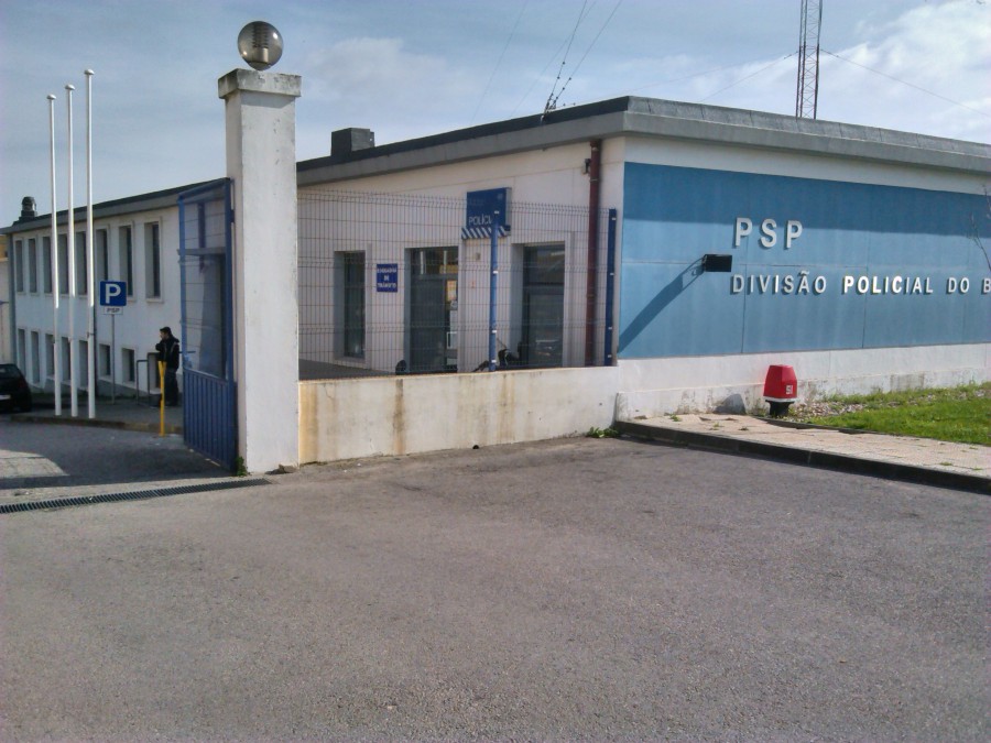 Barreiro - Ameaçou e tentou agredir dois Agentes da PSP Foi detido indivíduo por resistência e coacção sobre elemento Policial
