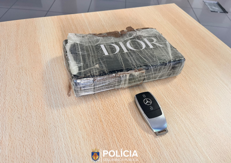 MOITA - Ação da Divisão Policial do Barreiro no Vale da Amoreira Detidos na posse de 5498 doses de cocaína
