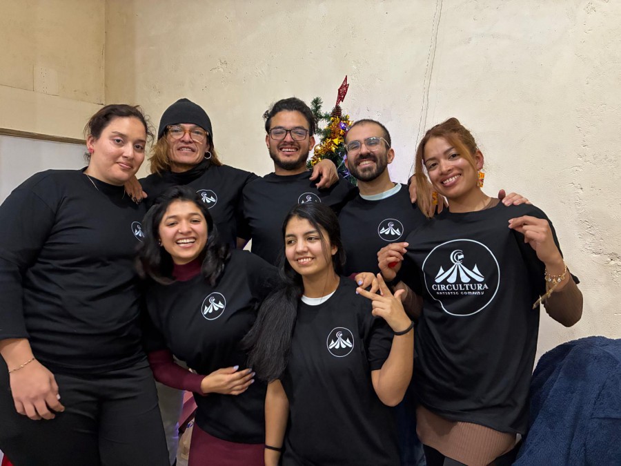 BARREIRO - Na SIRB «Os Penicheiros» espetáculo solidário Celebra a vida de Puener malabarista que conquistou sorrisos nos semáforos do Galitos . 8 de maio, 21h30