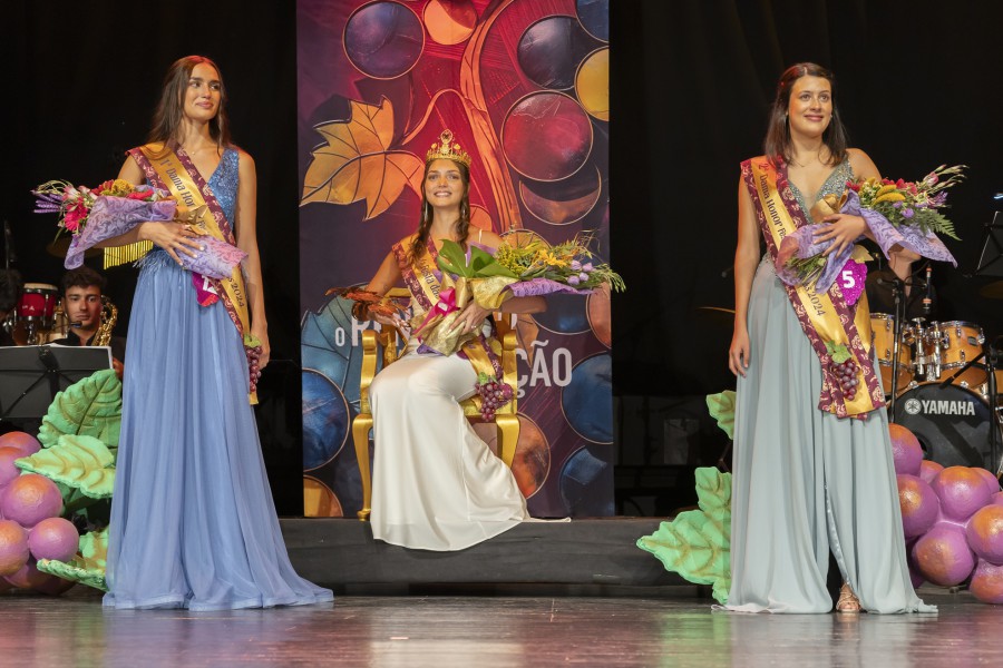 Na Gala que decorreu no Cine-Teatro S. João em Palmela Inês Carvalho eleita Rainha das Vindimas 2024