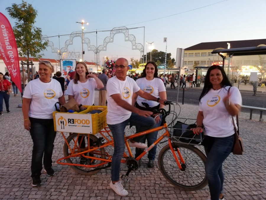 Movimento Re-food nas Festas do Barreiro Missão resgatar comida excedentária e distribui-la com dignidade