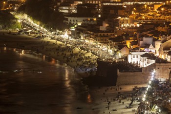 Primeira passagem de ano subaquática aconteceu em Sesimbra há uma década Réveillon volta a atrair milhares de visitantes