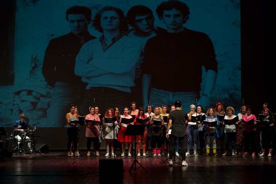 Espetáculo intitulado Revivendo os 80’s» em Setúbal No palco do Fórum Luísa Todi estiveram cerca de 30 coralistas