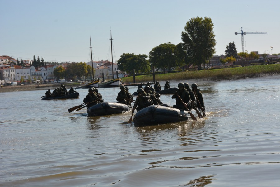 Desde Alcácer do Sal até Troia - Setúbal Futuros Fuzileiros descem o rio Sado em botes a remos