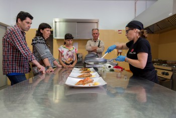 Live cooking «À Descoberta do Massacote» na Casa da Baía em Setúbal Permitiu aprender dicas para confecionar massacotes de tomatada