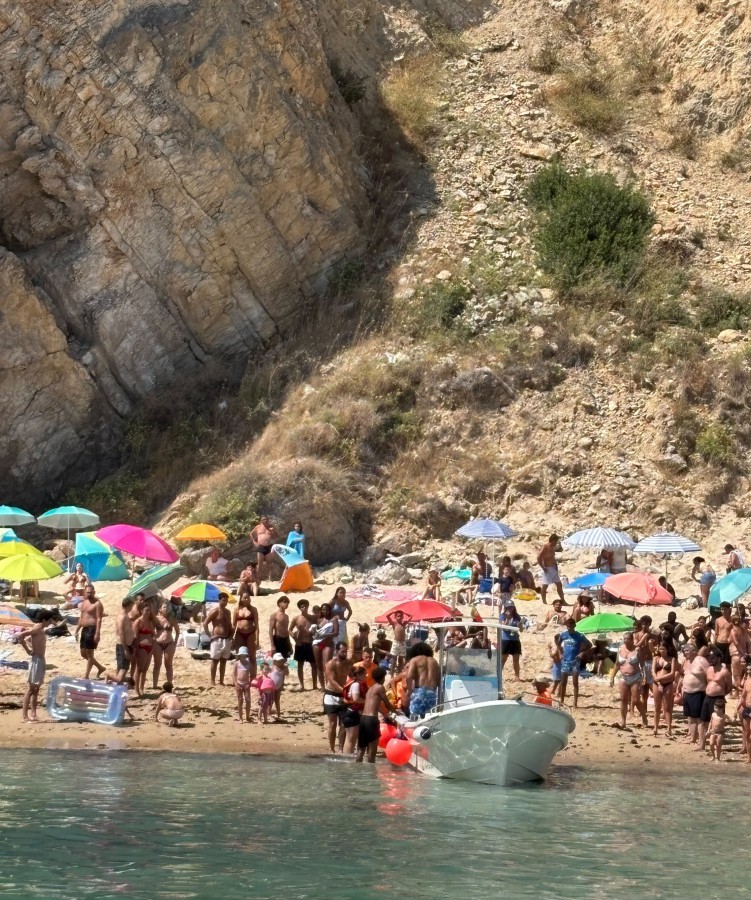 Na praia da Ribeira do Cavalo em Sesimbra Estação Salva-vidas resgata mulher de 43 anos