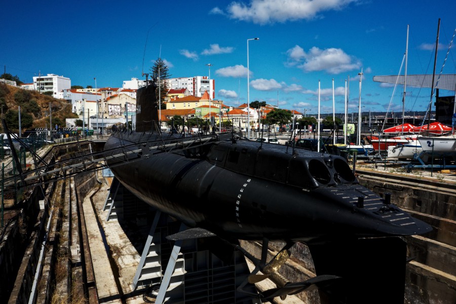 Almada - Antigo submarino recebe visitas em Cacilhas Celebra 54 anos que entrou ao efetivo de navios da Marinha