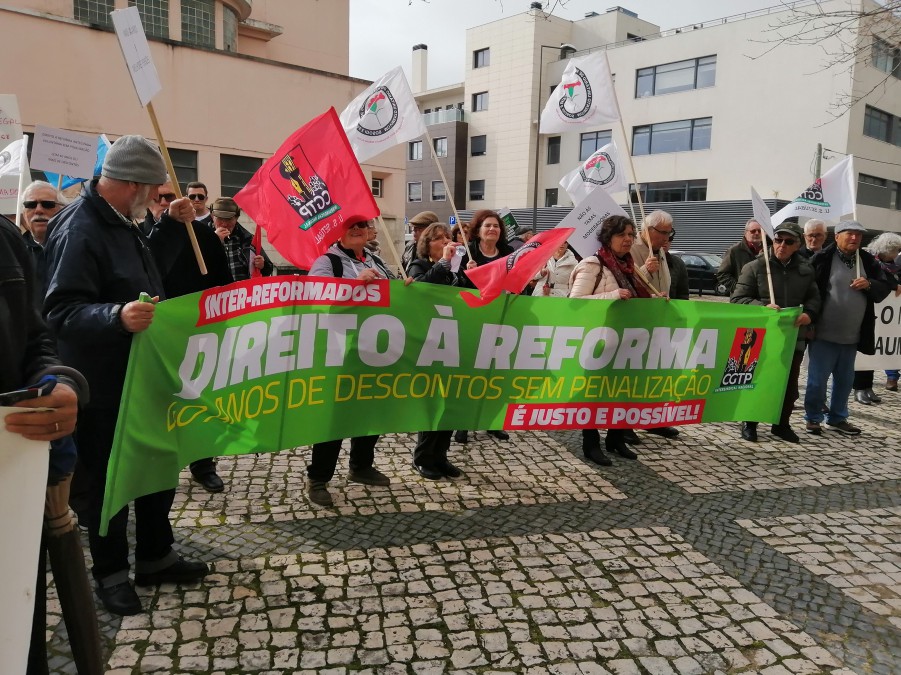 Tribuna Pública em Setúbal Pela defesa da Segurança Social Pública e Universal