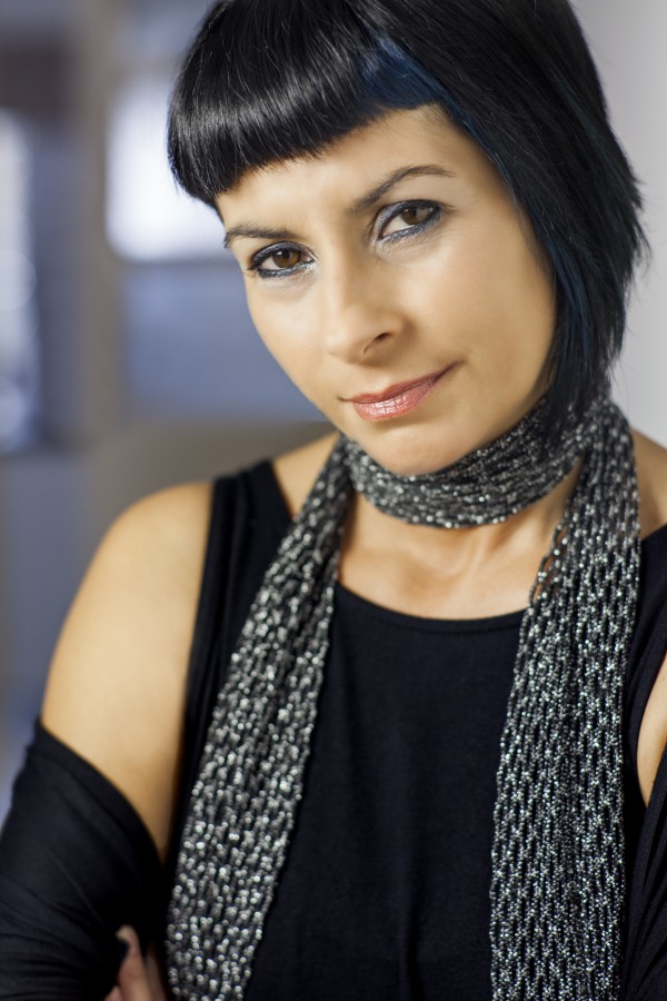 Ex-Vocalista dos «Entre Aspas» no concelho da Moita Viviane apresenta «Confidências» no Fórum Cultural – Baixa da Banheira