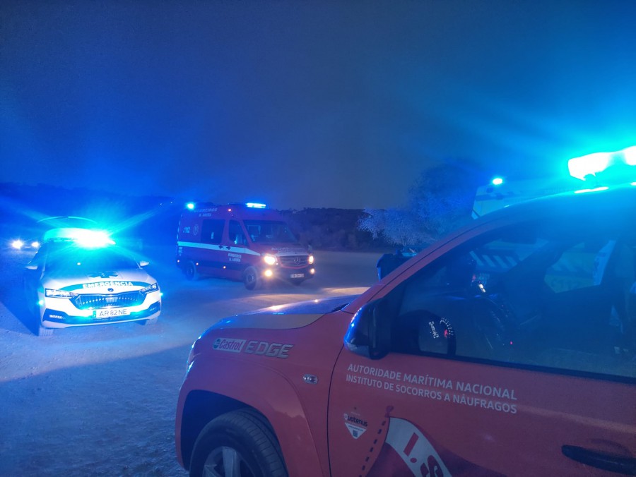 Na praia da Cabana do Pescador na Costa da Caparica - Almada Resgatados cinco jovens em dificuldades na água