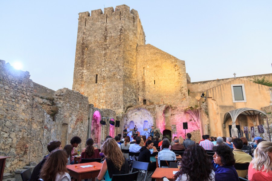 Festival que conjuga bons vinhos e boa música em Palmela Mário Laginha abre hoje o «Palmela Wine Jazz»